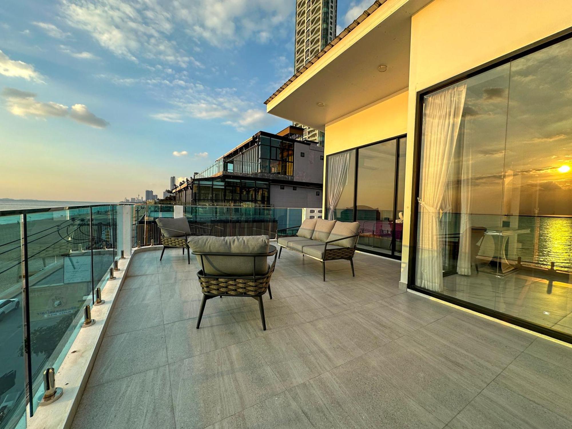 Stunning Beachfront View Luxurious Apartment 40 Jomtien Exterior foto