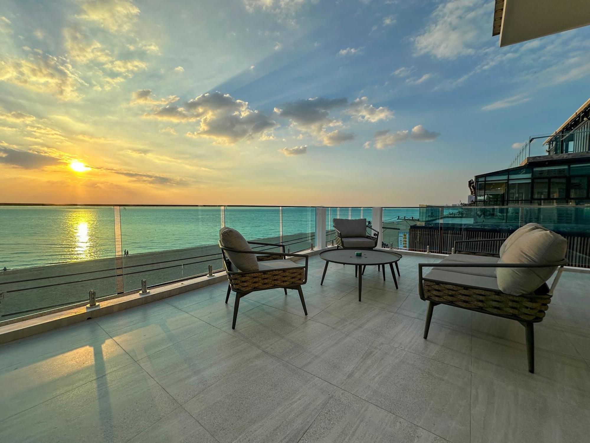Stunning Beachfront View Luxurious Apartment 40 Jomtien Exterior foto